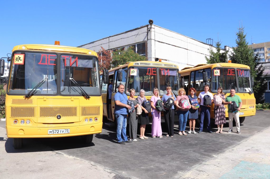 Ульяновская область передала три школьных автобуса и канцелярские принадлежности подшефному району ЛНР ​