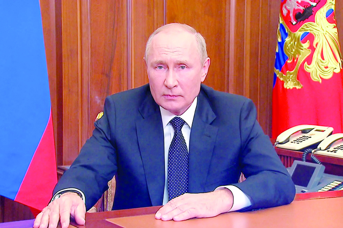 Нас не ослабить, не разобщитьи не уничтожить