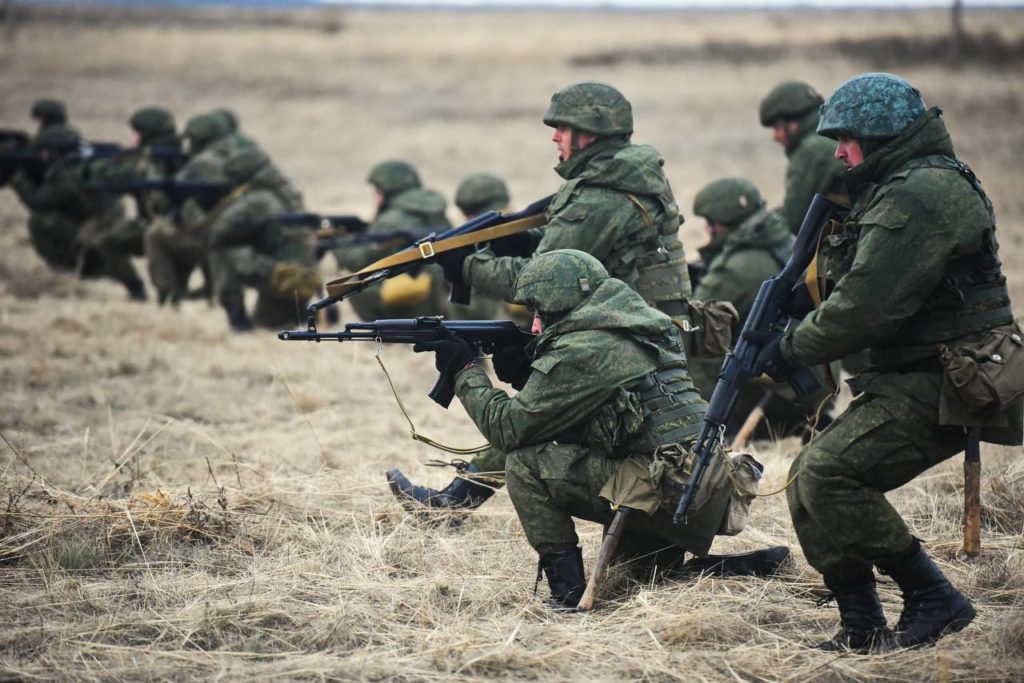 Игорь Комаров посетил военный учебный центр в Оренбургской области