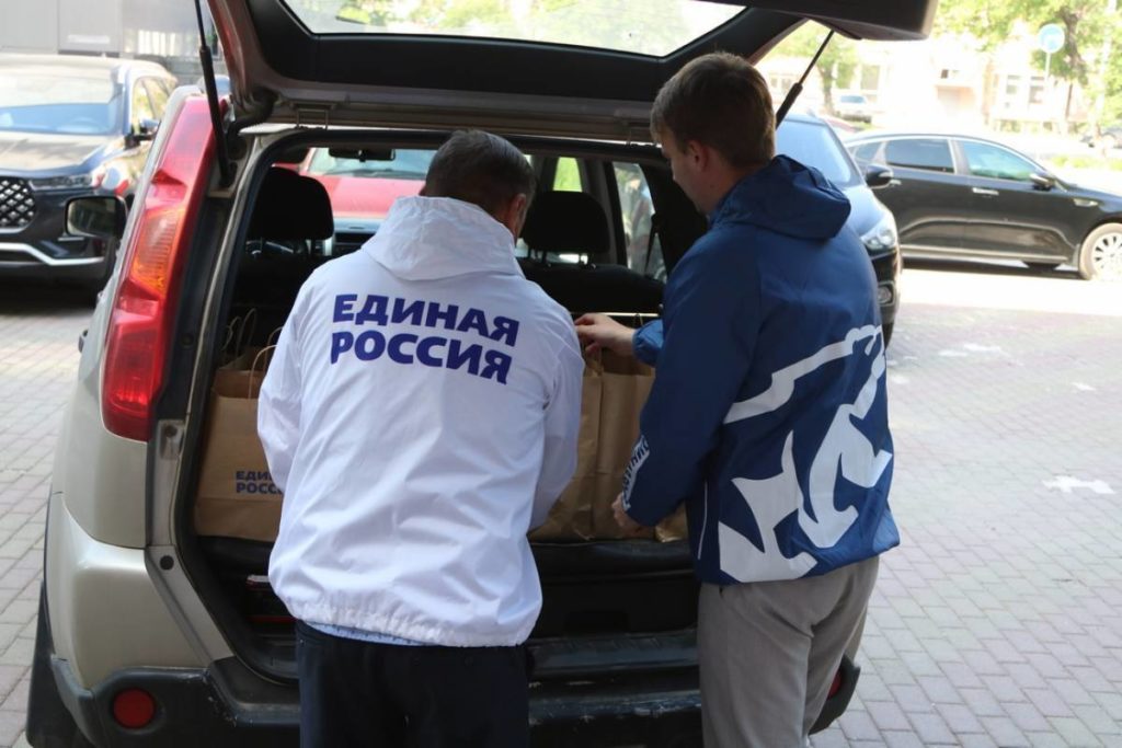 «Единая Россия» в свой День рождения поблагодарила волонтёров и благотворителей, которые участвуют в гуманитарной миссии партии
