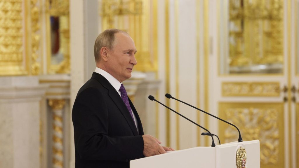 Владимиру Путину доверяют 77,3% опрошенных россиян, одобряют его работу на посту Президента РФ 73,7%