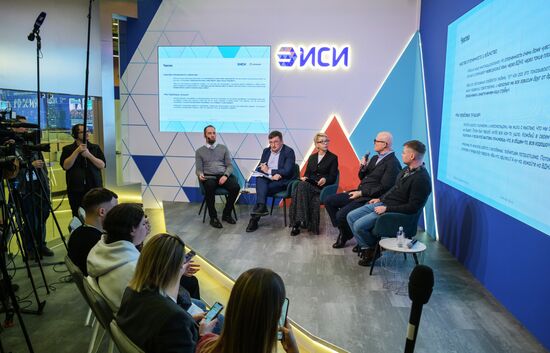 Представленные на выставке «Россия» достижения вызывают гордость у 97% посетителей — исследование ЭИСИ, ВШЭ и ИНСОМАР