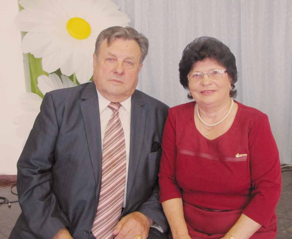 Прочней железной свадьбы нет