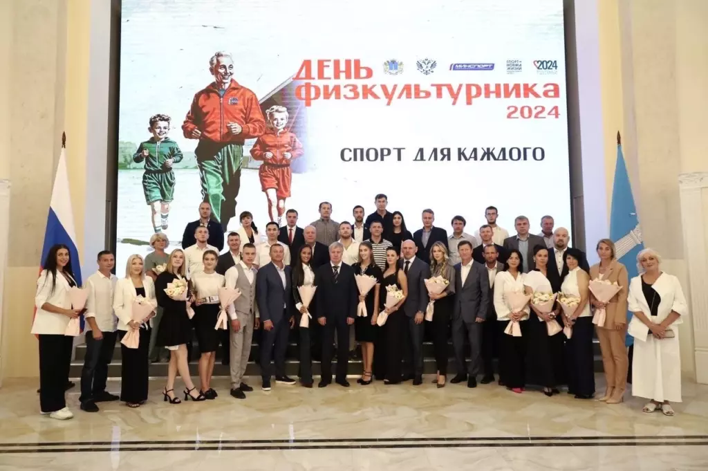 Алексей Русских вручил награды выдающимся спортсменам и представителям отрасли физической культуры и спорта Ульяновской области