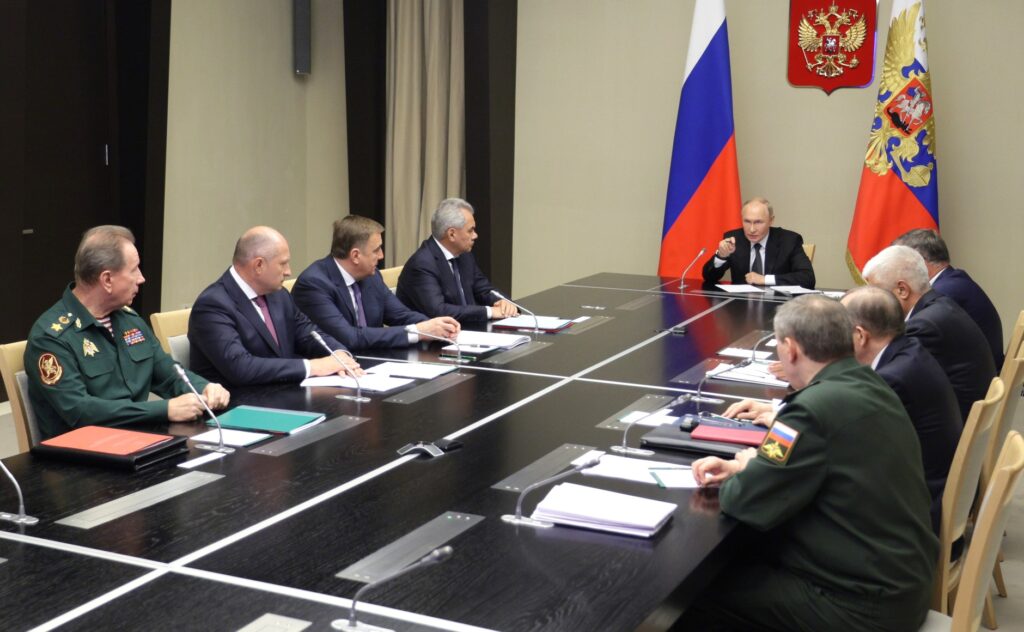 Владимир Путин провёл оперативное совещание в Ново-Огарёве