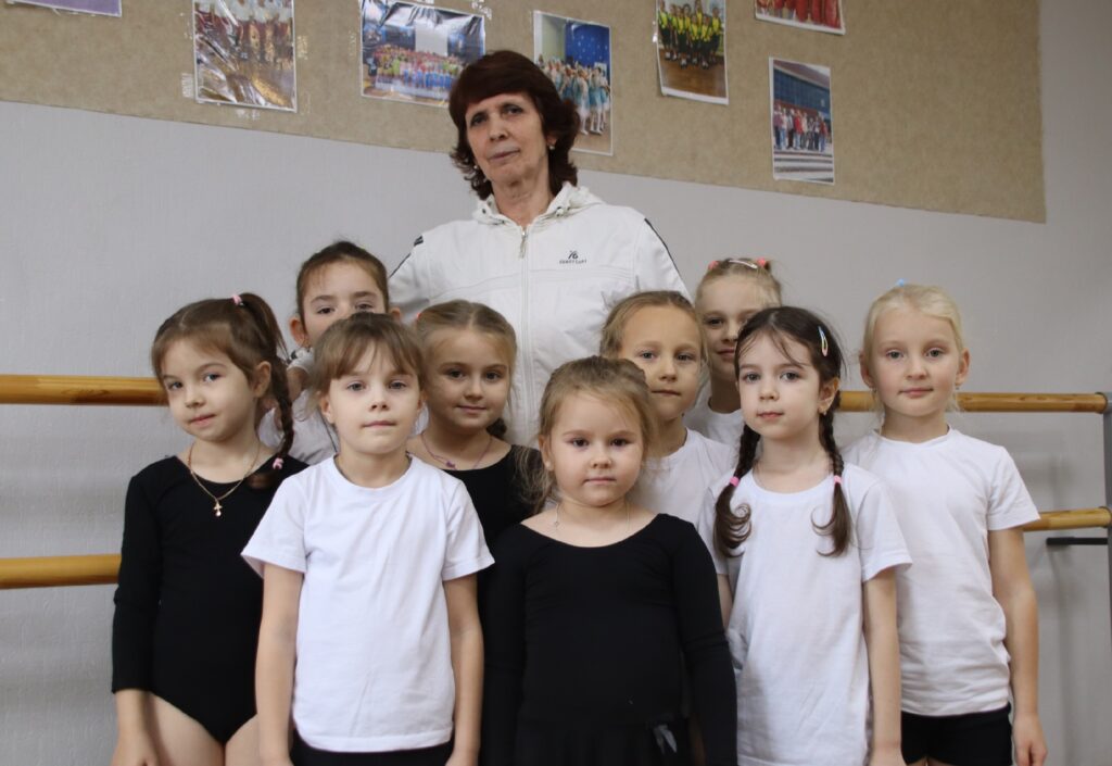 Грацию и пластику дарит нам гимнастика