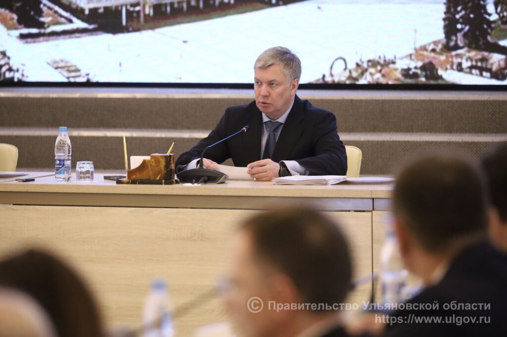 Алексею Русских представили План мероприятий в сфере развития международного и межрегионального сотрудничества Ульяновской области на 2025 год