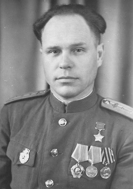 Гремя огнем, сверкая блеском стали