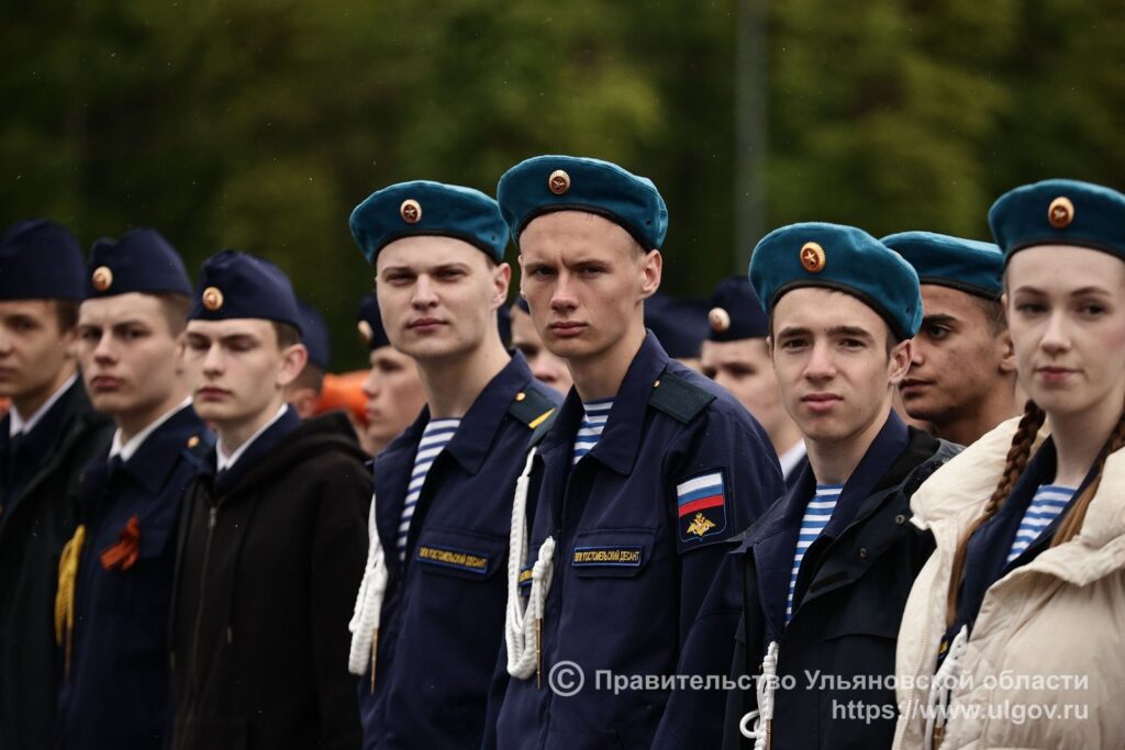 Порядка тысячи школьников Ульяновской области приняли участие в смотре строя и песни «Марш Победы»