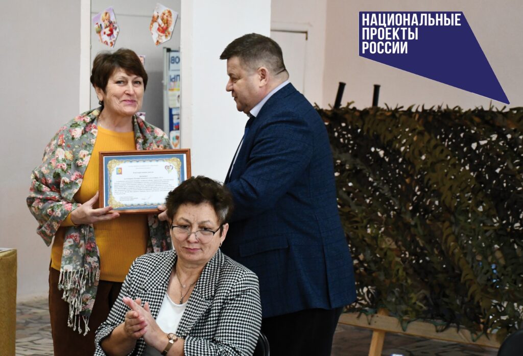 В тесной связи с общественностью