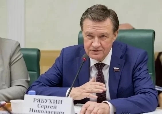 Сенатор Рябухин стал соавтором закона, защищающего благотворительные фонды от мошенников