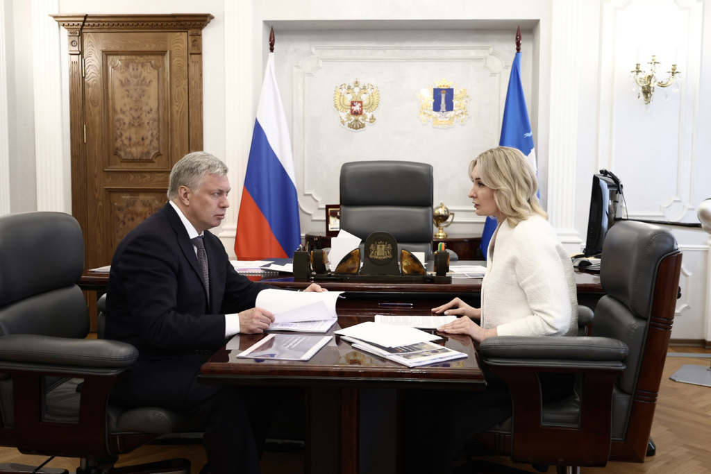 Алексей Русских обсудил с Ольгой Ивановой вопросы семьесбережения и профилактики социального сиротства в Ульяновской области