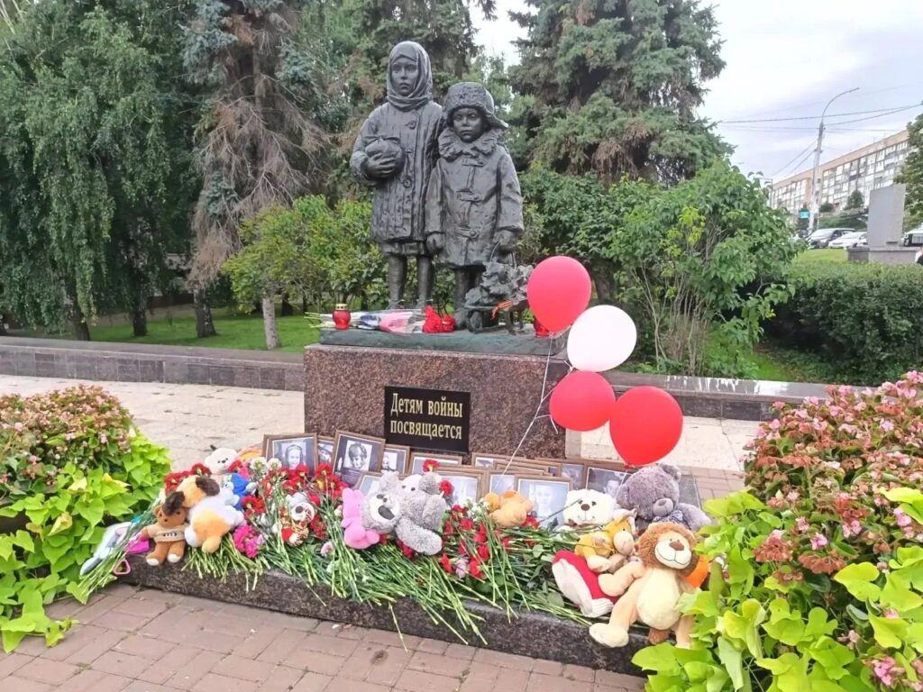 Боль, которую невозможно забыть: в Ульяновске почтили память детей Донбасса  погибших от военной  агрессии киевского режима