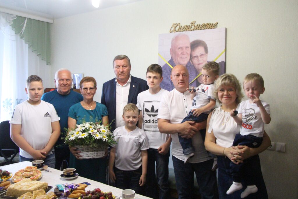 Семья как приоритет: что Народная программа даёт ульяновским родителям и детям